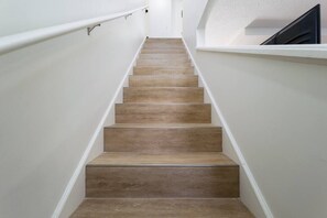 Interior - Be A Nomad | Gorgeous 2br 1blk from the Ocean - A (Jacksonville Beach)