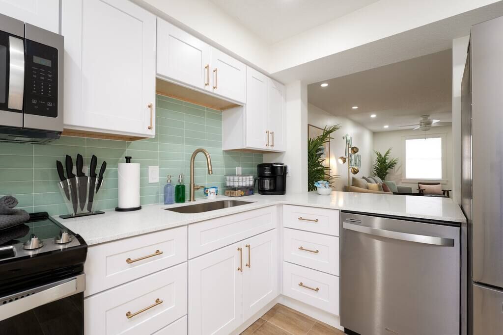 Refrigerador, microondas, horno, placa de cocina