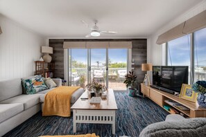 Smart TV, fireplace, Netflix, books - Phillip Island - Family Beach home - Sauna - Wi Fi (Surf Beach)