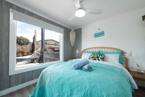3 bedrooms, desk, iron/ironing board, travel crib