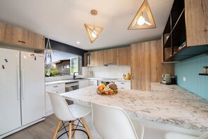 Fridge, microwave, oven, stovetop - Phillip Island - Family Beach home - Sauna - Wi Fi (Surf Beach)