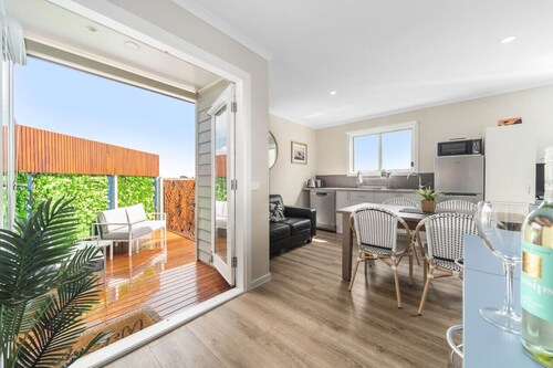 John`s Place 
San Remo Studio
Couples/Surfers/Pets