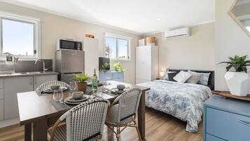 2 bedrooms, iron/ironing board, travel cot, free WiFi