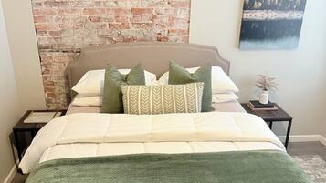 4 bedrooms, desk, iron/ironing board, WiFi