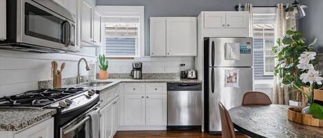 Cookware/dishes/utensils