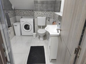 House (Seven Bedroom Holiday Home with Swimm) | Bathroom | Shower, towels, soap, toilet paper - Family Nest Lika Relax (Lovinac)