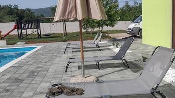 House (Seven Bedroom Holiday Home with Swimm) | Pool