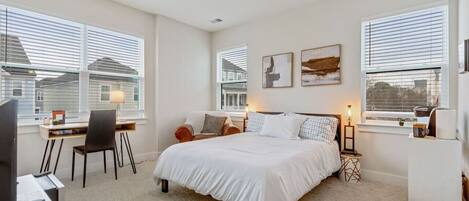 4 bedrooms, desk, iron/ironing board, WiFi