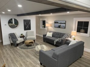 Smart-TV, Kamin, Stereoanlage