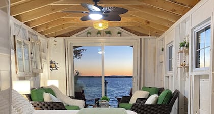 Sleigh the Holidays! Entire Lakefront Cottage for a week over Xmas or NYE!
