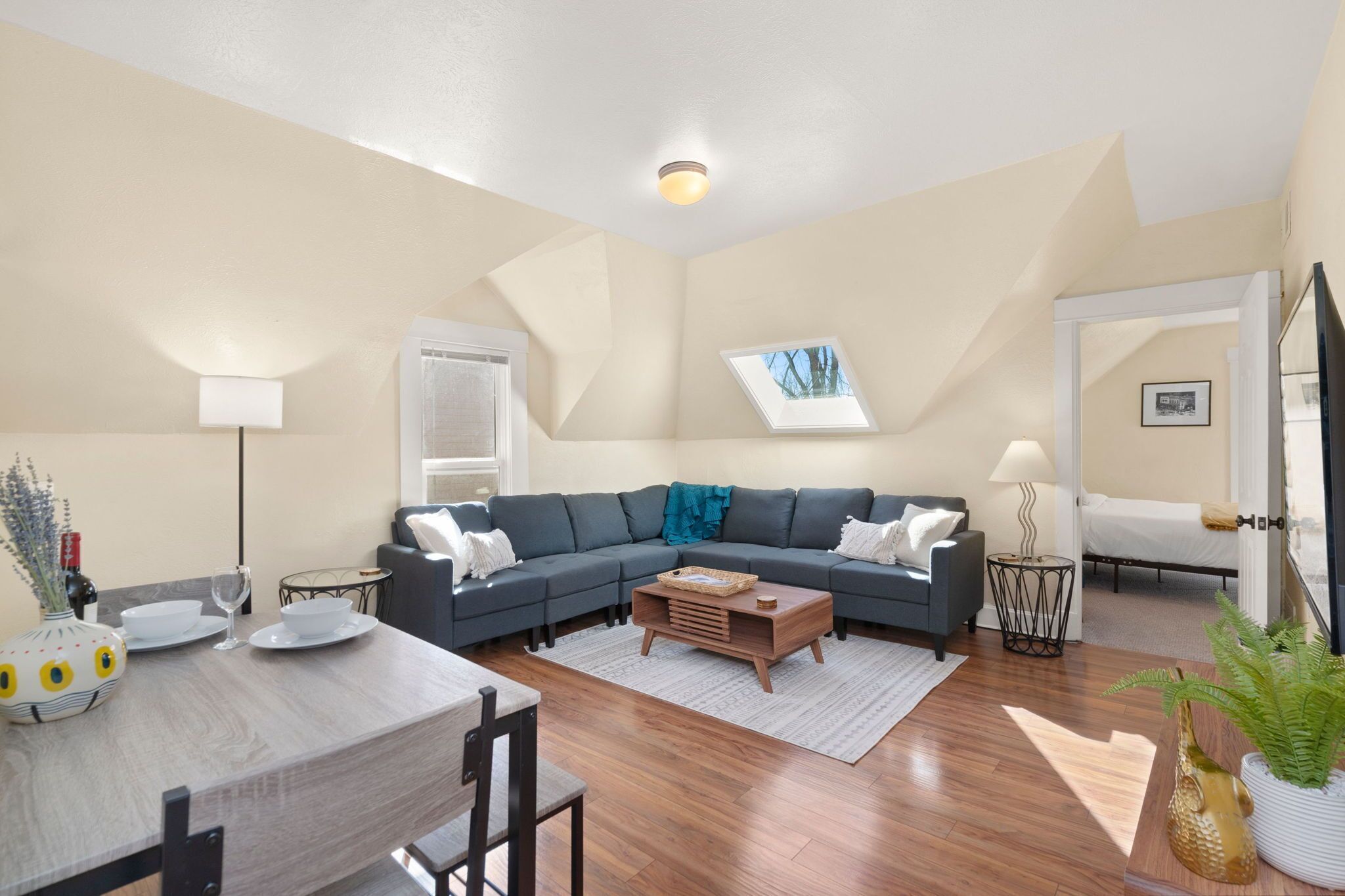Appartement, 2 grands lits, patio, vue jardin (118 Whitcomb - Unit B (upper)) | Coin séjour