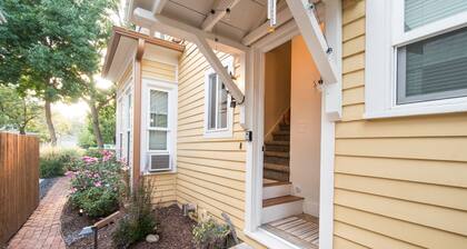 Cozy Victorian Cottage in the Heart of Old Town!