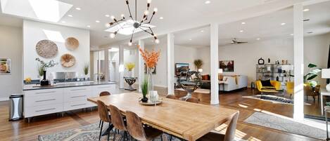 House, Multiple Beds, Patio, Garden View (240 Old Firehouse Alley*) | Dining