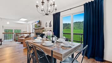 House, Multiple Beds, Patio, Garden View (3420 Minuteman Dr.) | Dining