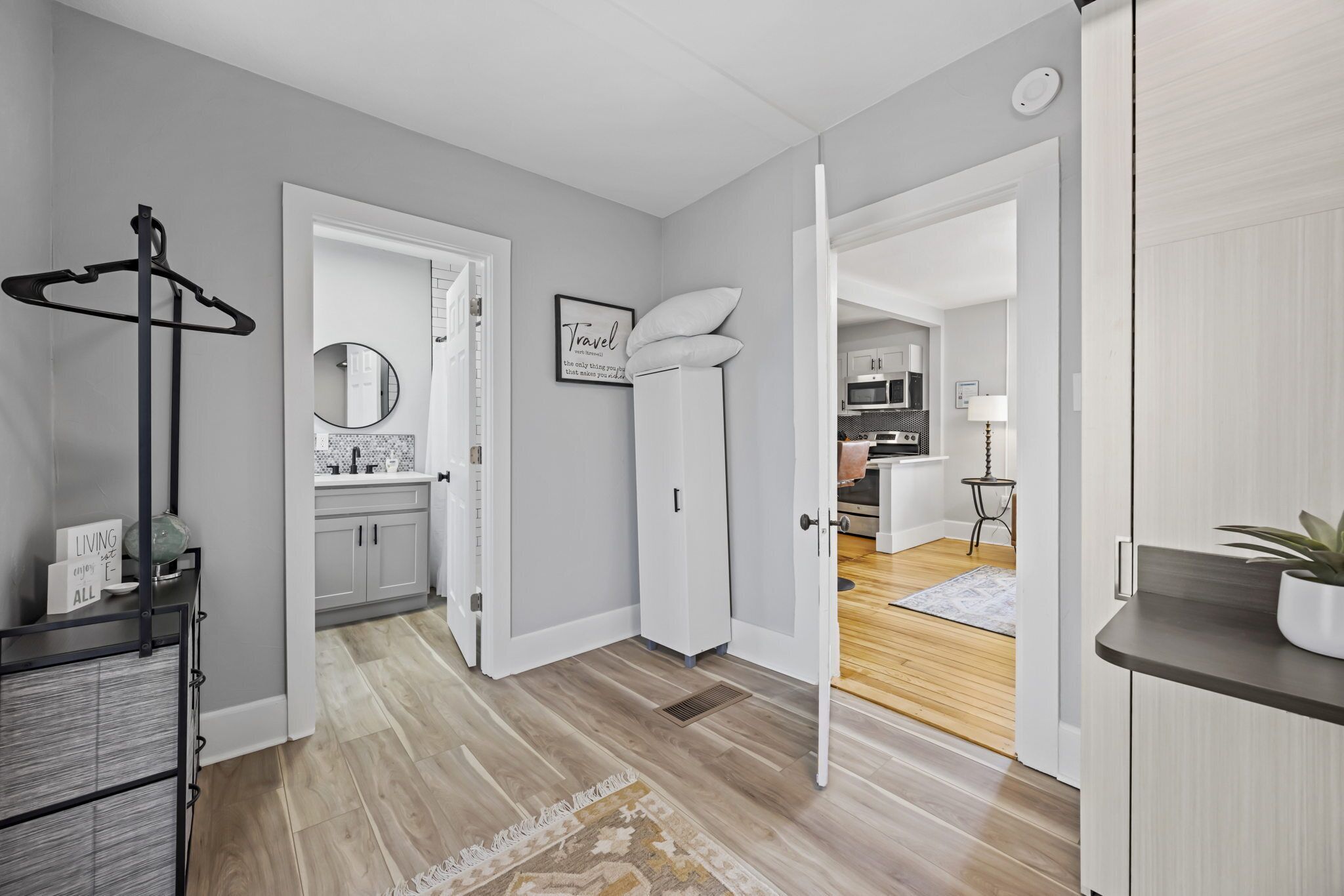 Ferienhaus, Mehrere Betten, Whirlpool, Gartenblick (803 E Mulberry St.) | Innenbereich