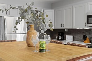 Fridge, microwave, oven, stovetop - Charming Bungalow With Hot Tub, Fire Pit & Bikes (Fort Collins)