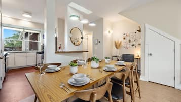 Ferienhaus, Mehrere Betten, Küche, Gartenblick (802 Heschel St. (Unit B)) | Speisen