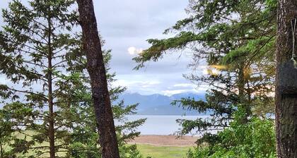 Cozy Lake and Mountain View House