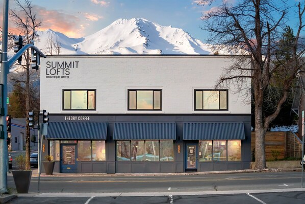 Summit Lofts Boutique Hotel & Theory Coffee