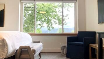 10 bedrooms, desk, free WiFi, bed sheets