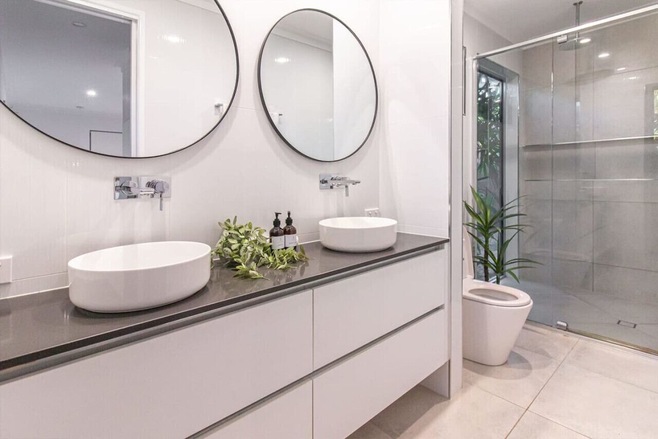 Bathtub, hair dryer, towels