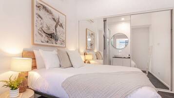 4 bedrooms, desk, iron/ironing board, travel crib