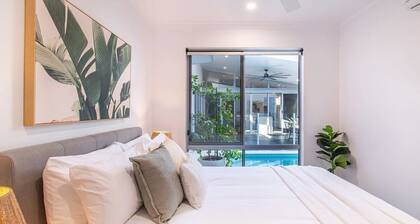 Luxurious City Sanctuary with Private Pool – Perfect for Family Getaways in Cairns
