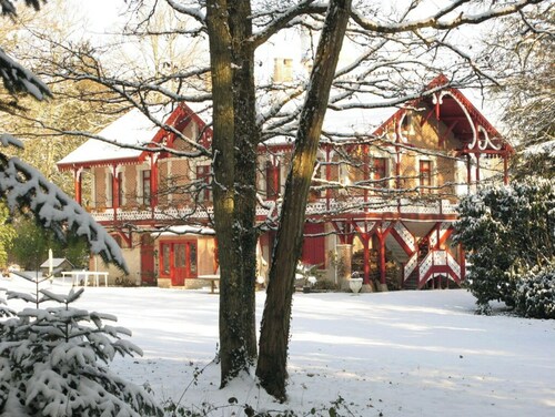 Gîte Les Glycines, Sologne getaway, nature & relaxation 10 min from Chambord