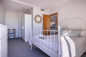 3 chambres, bureau, Wi-Fi, draps fournis