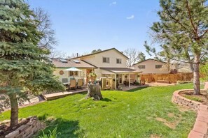 Exterior - Comfortable & Inviting Family Home - Sleeps 10 (Arvada)