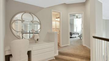 7 makuuhuonetta, työpöytä, silitysrauta/-lauta, ilmainen Wi-Fi