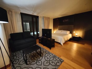 1 bedroom, in-room safe, desk, laptop workspace - R1 - Artístico loft en la Candelaria (Bogotá)