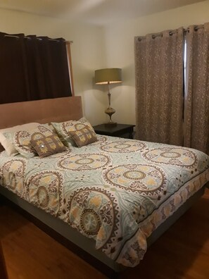 Classic Cottage, 4 Bedrooms, 2 Bathrooms, Hill View | 4 bedrooms, individually decorated, blackout curtains, free WiFi - Alice's Black Hills Cottage (Hill City)