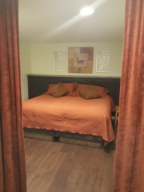Classic-Ferienhaus, 4 Schlafzimmer, 2 Bäder, Hügelblick | 4 Schlafzimmer, individuell dekoriert, Verdunkelungsvorhänge