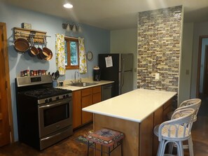 Classic Cottage, 4 Bedrooms, 2 Bathrooms, Hill View | Private kitchen