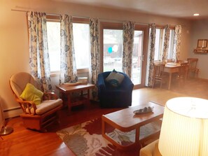 Classic Cottage, 4 Bedrooms, 2 Bathrooms, Hill View | Living area