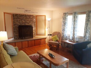 Classic Cottage, 4 Bedrooms, 2 Bathrooms, Hill View | Living area