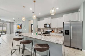 Fridge, microwave, oven, stovetop - Heated Pool + Lazy River + FREE Waterpark! (Davenport)