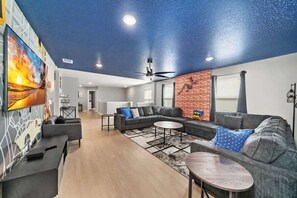 TV, video games - Heated Pool + Lazy River + FREE Waterpark! (Davenport)