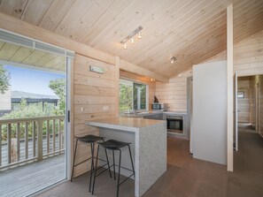 Refrigerador, microondas, lavavajillas y tostadora