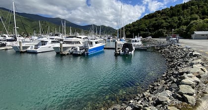 Sounds Good - Waikawa Holiday Home and Berth