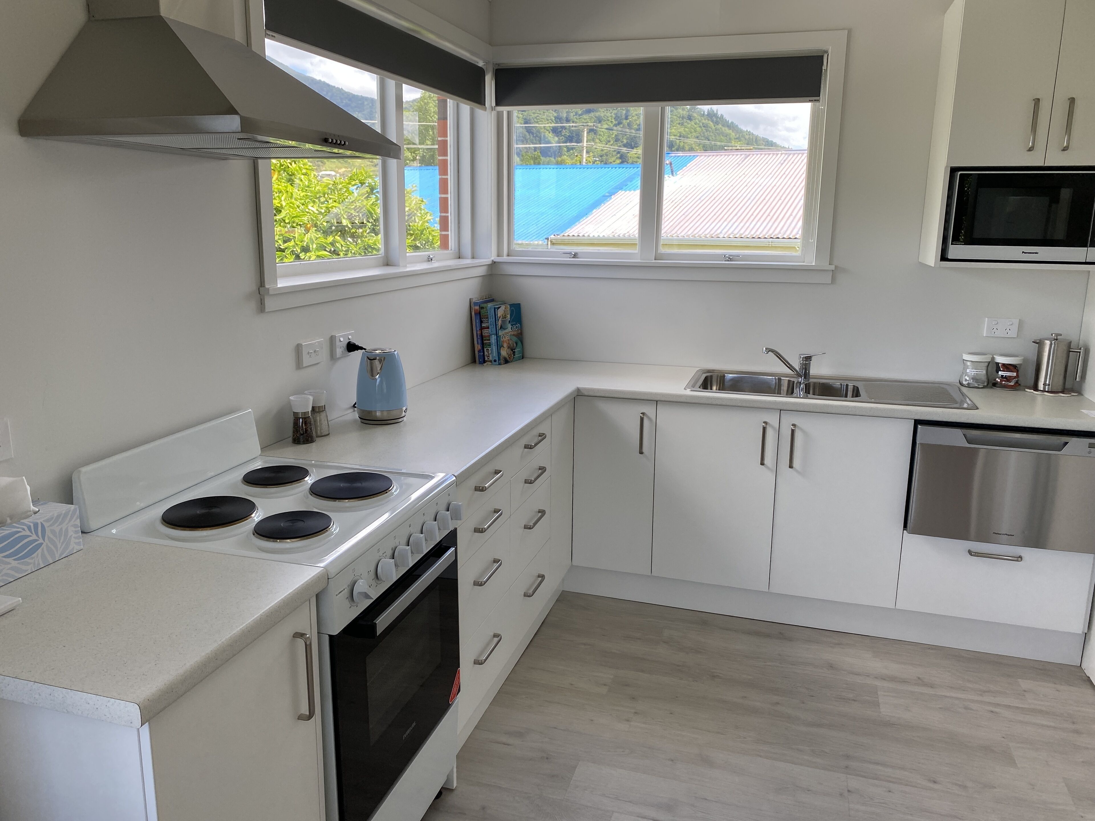 Réfrigérateur, micro-ondes, lave-vaisselle, grille-pain