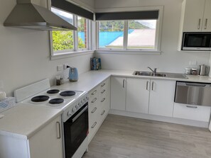 Frigorífico, microondas, lavavajillas y tostadora