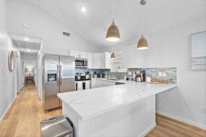 Fridge, microwave, oven, stovetop - Spacious Home with Deck, Steps to the Beach (Surfside)