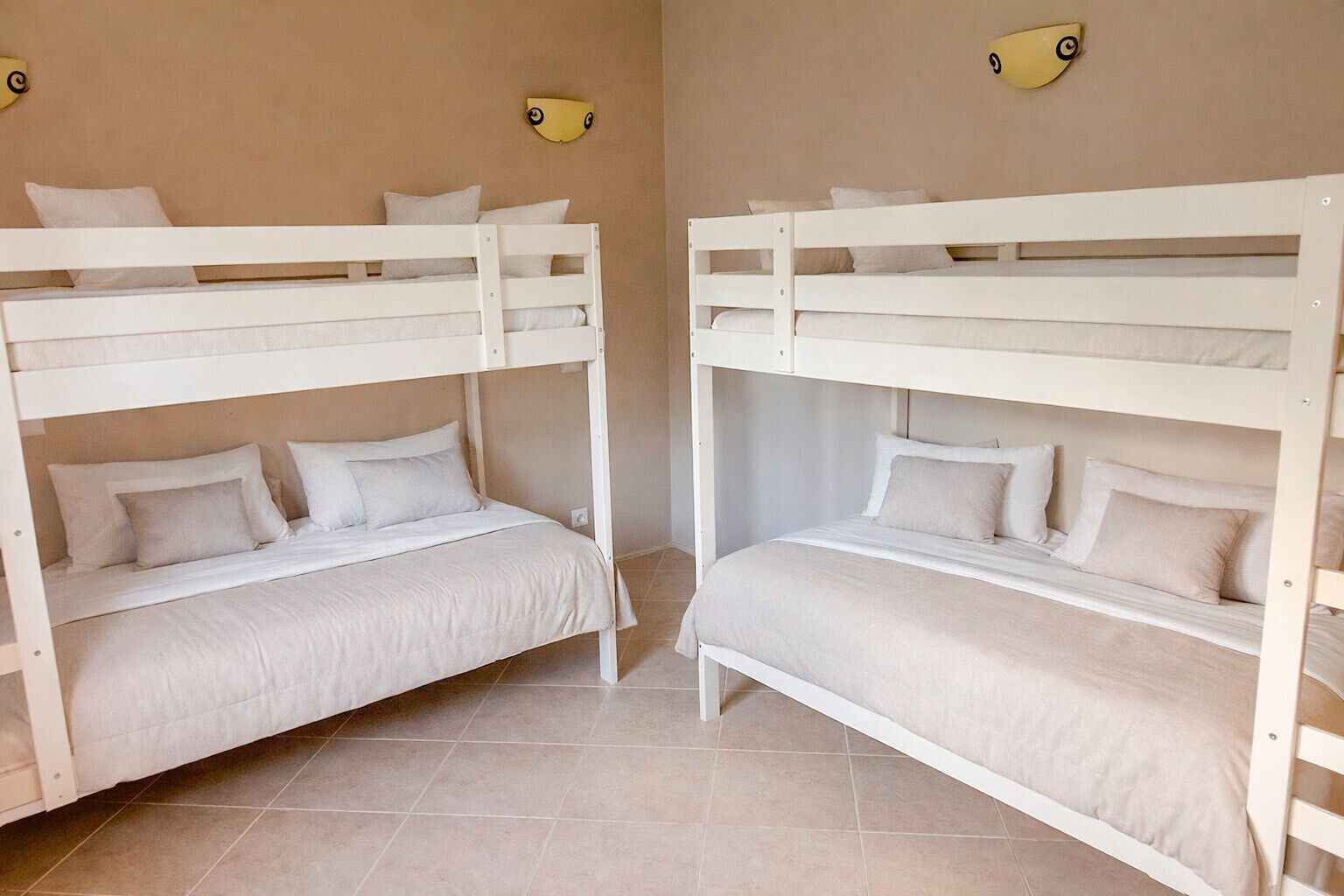 5 camere, una cassaforte in camera, ferro/asse da stiro, Wi-Fi gratuito