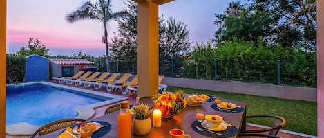 屋外ダイニングエリア