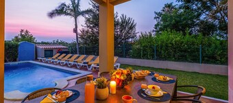 Relaxing stay w/ heatable pool & BBQ