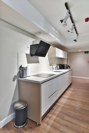 Quadrupla Luxury | Cucina privata | Frigorifero, forno, piano cottura, bollitore elettrico