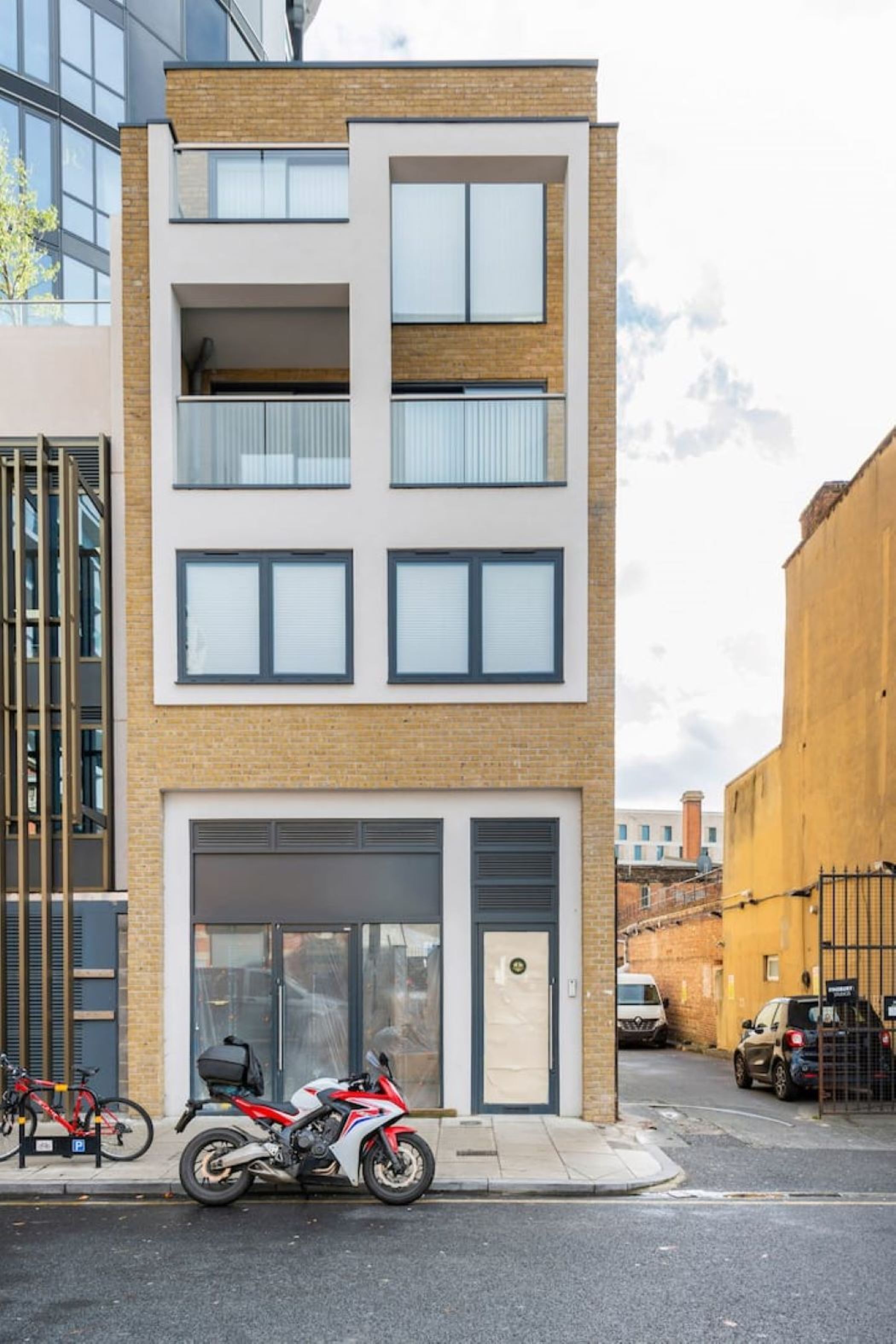 ด้านหน้าที่พัก