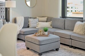 Smart TV - Newly renovated condo in downtown Lincoln, NE! (Lincoln)